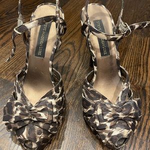 Steve Madden Luxe leopard peep toe ankle strap heel!